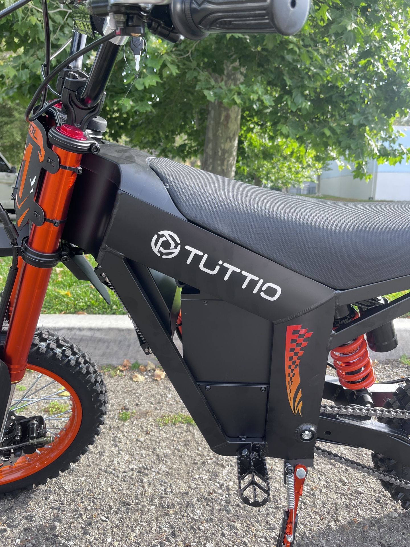 Brand new |Tuttio Dirt bike 37MPH / Electric