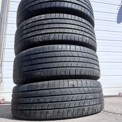 225/65R17 Michelin Defender All Season Tires 