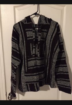 TRADITIONAL SWEATER! Size Medium 