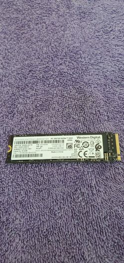 NVME M.2 SSD And 2.5 Sata Hard Drives