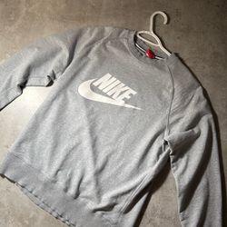 Nike Men’s Grey Crewneck Sweatshirt – Large White Logo & Swoosh Pullover