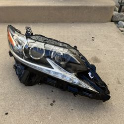 2016 2017 2018 Lexus ES ES300 ES 300 ES300h ES350 ES 350 Headlight Headlamp Right Passenger Side RH Used Original OEM (1 Missing Tab)