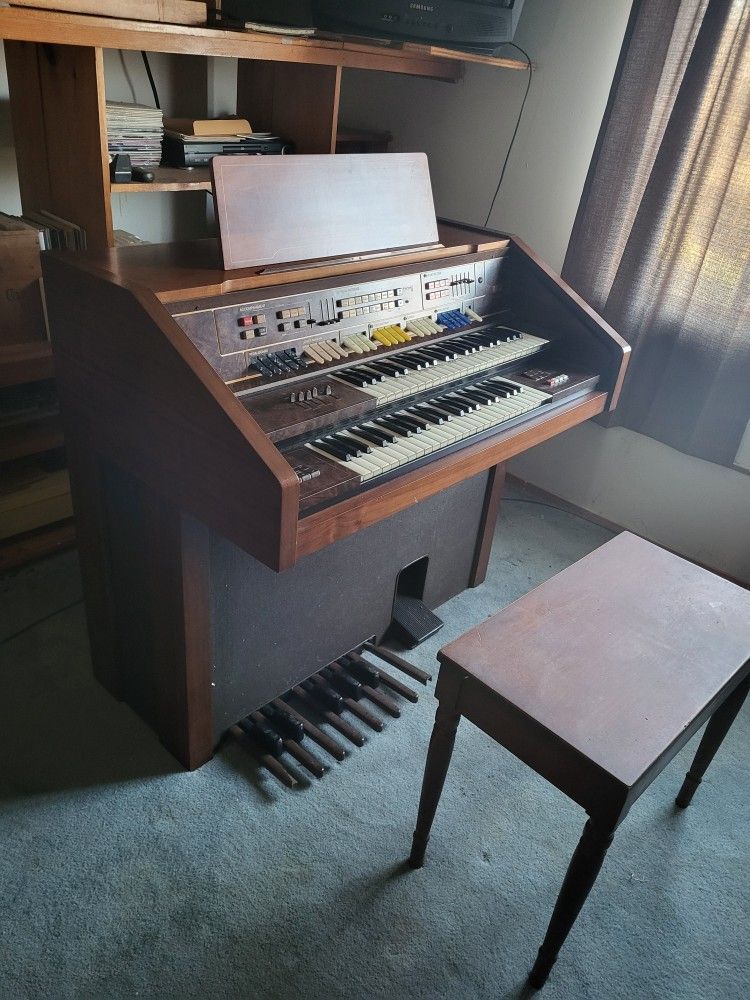 Vintage Farfisa Hermitage Organ