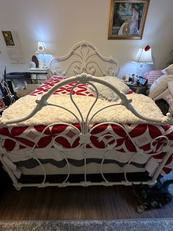 Antique Wrought Iron Queen Bed, Great Condition, No Broken Parts, Includes Rails