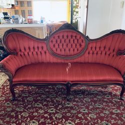 Beautiful Antique 1920s Victorian Couch