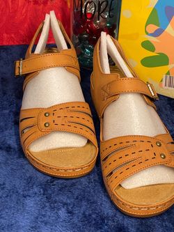 Easy street tan Wedge Sandals with Buckle Strap,size 10W. Brand new in box.