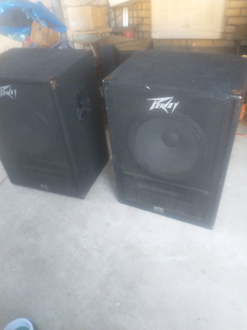 Peaveys 18inch SuB Passive 700 Watss  Each Great  Condition. Serious Buyers Only