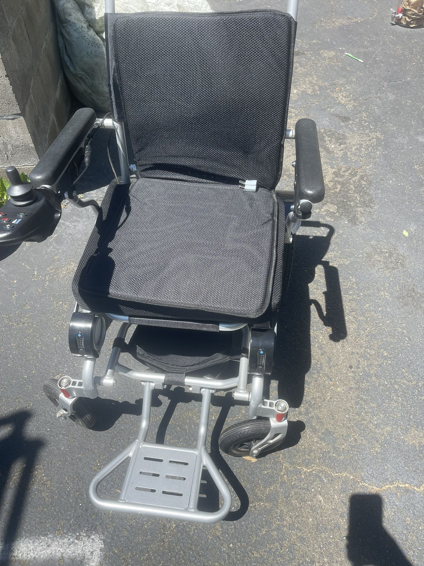 Electric wheelchair