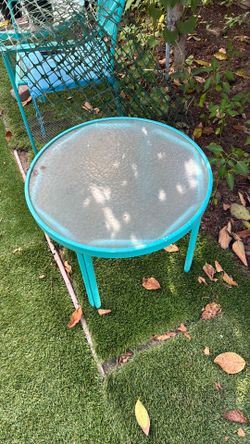 Outdoor round small table