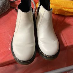 White De Martens