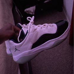 Jordan 11 CMFT Low Concord