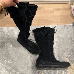 Women’s Minnetonka Suede Boots Size 7
