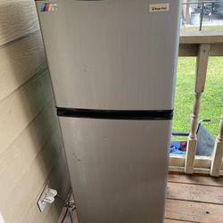 Magic Chef Mini Fridge 