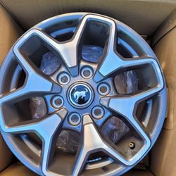 BRAND NEW SET OF BRONCO RIMS😃👍In Original Box💯BUY NOW & SAVE🏃🏽🏃‍♀️XMAS COMING🙂set of 5🎁OBO
