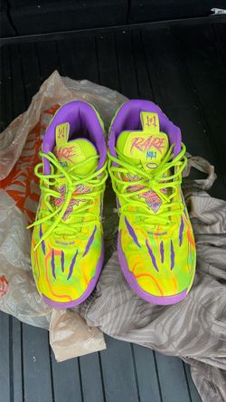 Basketball shoes