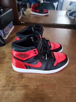 Nike Air Jordan 1Retro High OG "Satin Bred" VERY CLEAN