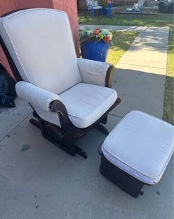 $50 Firm ! Carter’s Baby Nursery Relax Rocker Rocking Chair  & Ottoman Set Beige