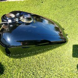 99 FXDX Gas Tank  - Near Perfect