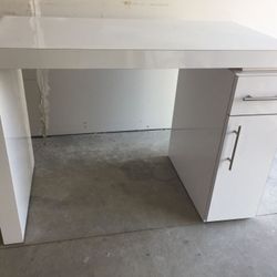 White desk 