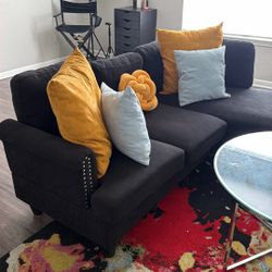 SELLING LIVING ROOM SET