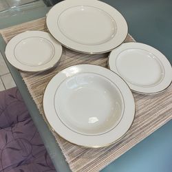 Homer Laughlin 4 Pc Setting 