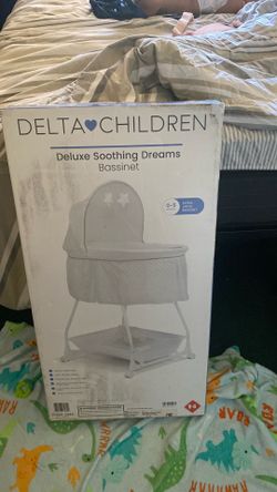Deluxe soothing dreams bassinet