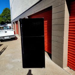Refrigerator Works Perfectly. 30 Inch Wide Black Top Freezer. Delivery Available! With Warranty.