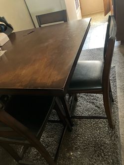 FREE dining set w/ 4 chairs