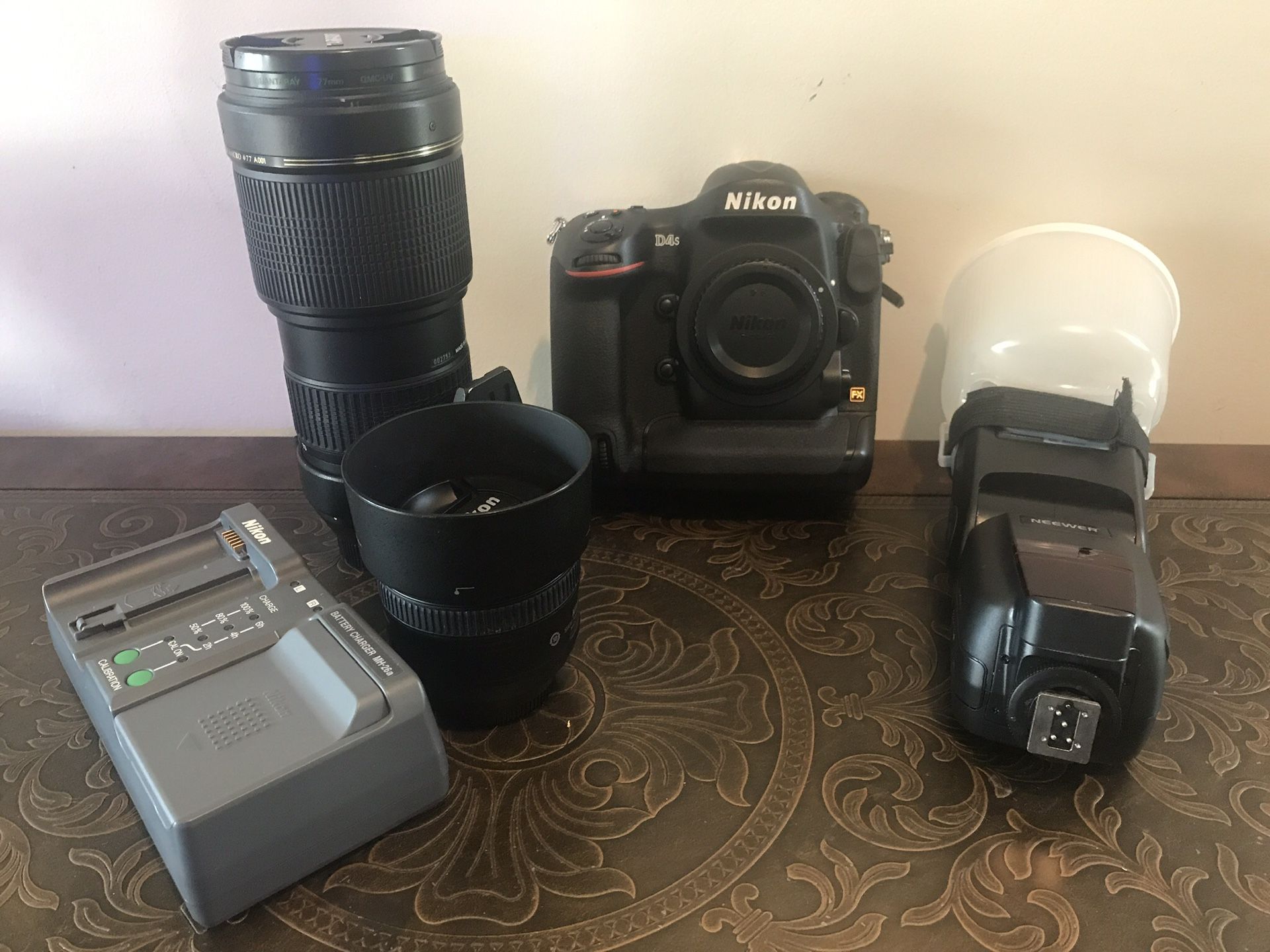 Nikon D4s Professional DSLR with Lens