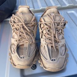 Balenciaga Tracks  Size 43….10