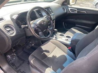 2015 Nissan Pathfinder Thumbnail