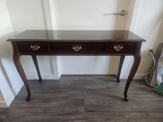 Elegant Queen Anne Style Console / Entryway Table – Solid Wood