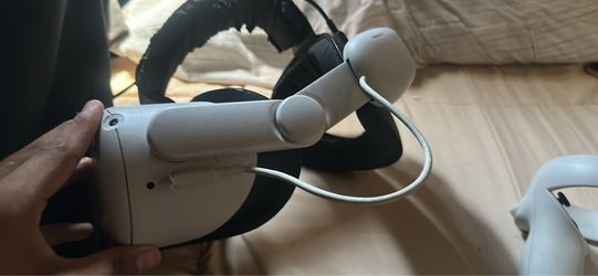 (Trading for a scooter or anything about gaming ) meta quest 2 18gb with both controller and extra battery on the back for extra hours no strict drift