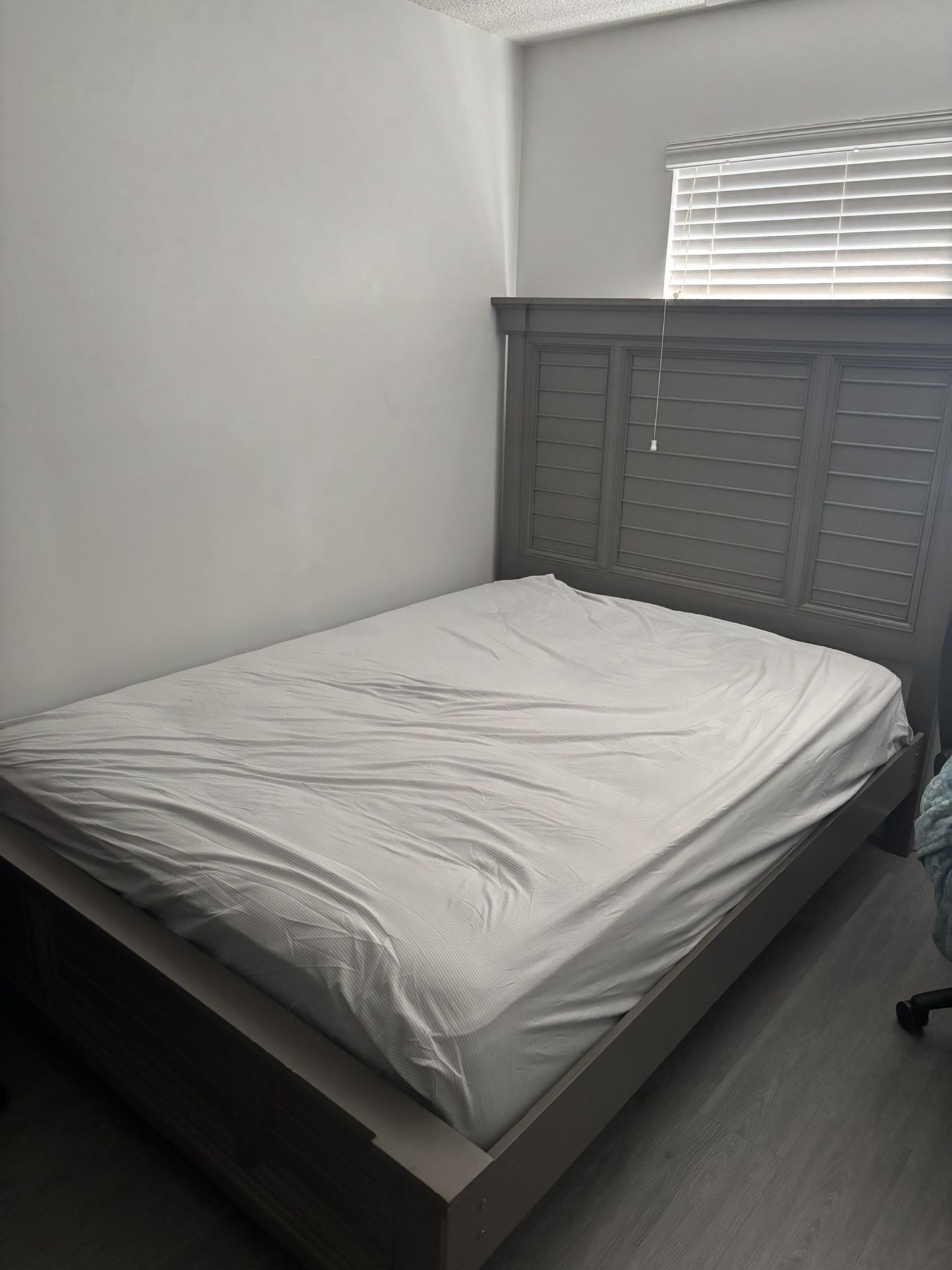 Queen Bed Frame With The Mattress