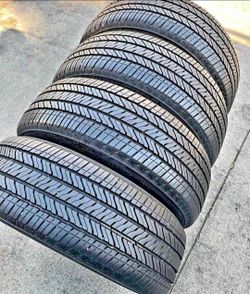 235 65 17 Bridgestone tires Con 80% de Vida Las 4