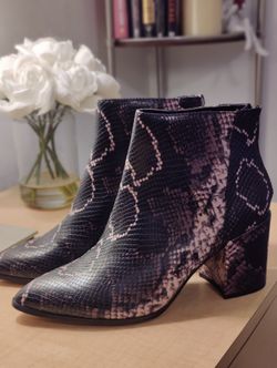 New Steve Madden Ankle Boots Snake Design Size 8.5