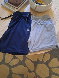 man's shorts L 