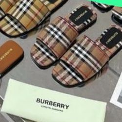  Burberry Slides 