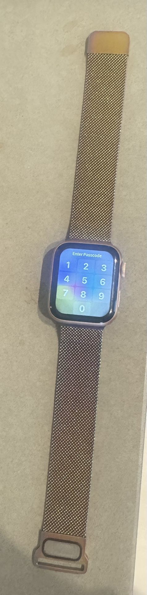 Apple Watch Series 4 With Band