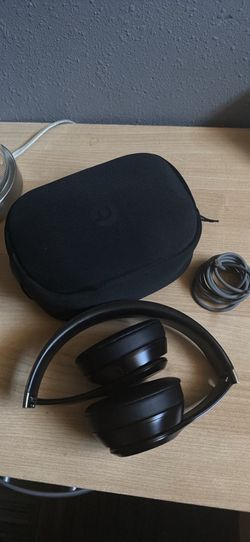 🎧 Beats Solo 4 – Great Condition!