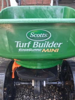 Scott's Edgeguard Mini Turf Builder/Grass Seed Spreader