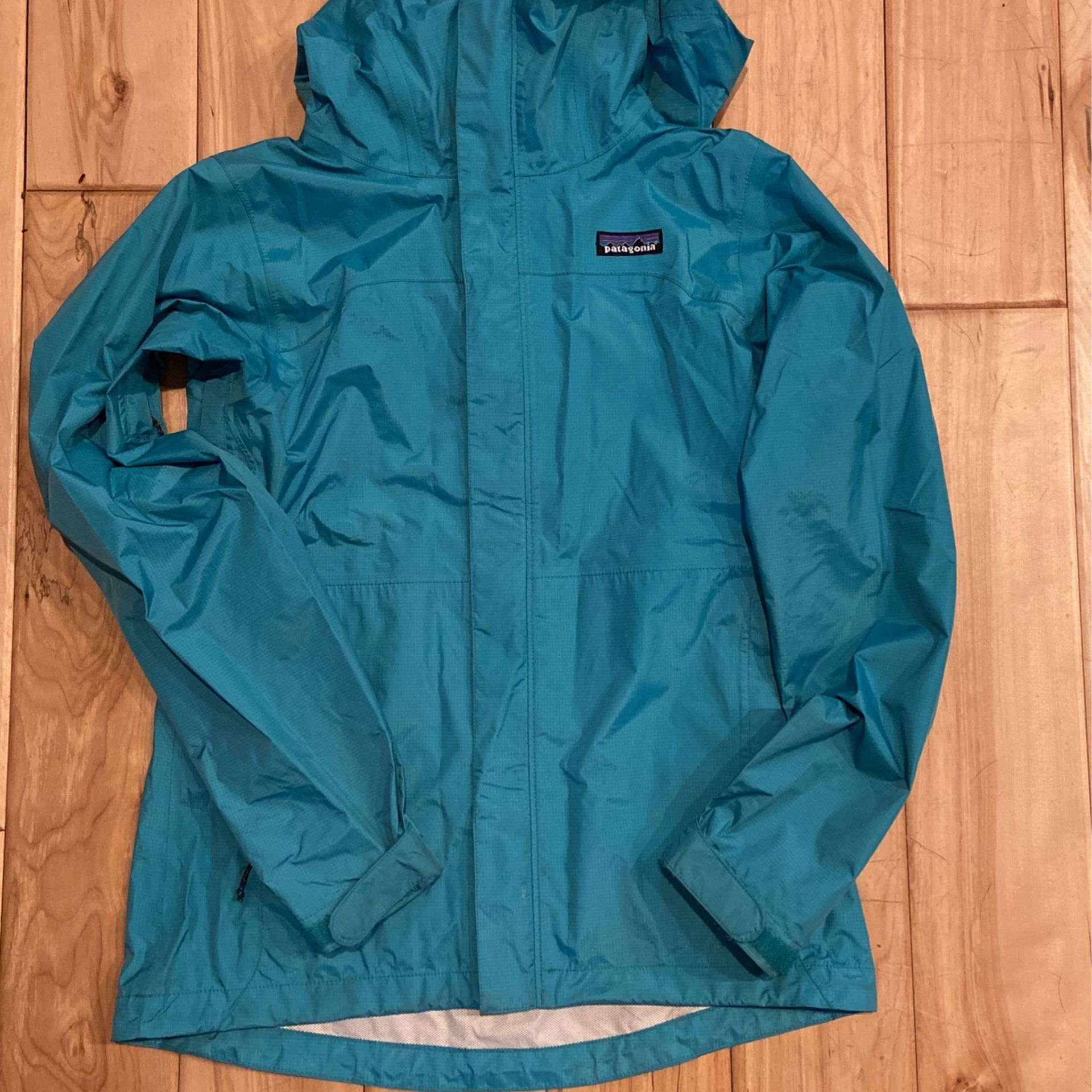 Woman’s Patagonia Rain Jacket XS