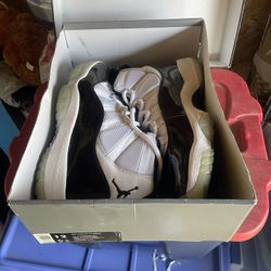 Retro Jordan 11s Concord TOUNGE YELLOWING