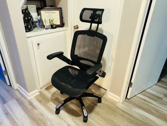 GABRYLLY ergonomic office chair - like new