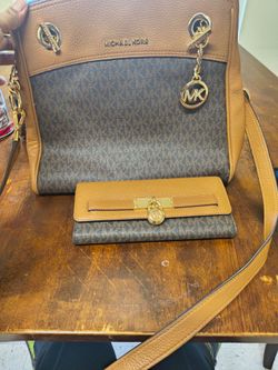 Micheal Kors purse and wallet