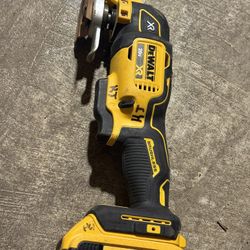 Dewalt 20V XR Oscillating Multi Tool with 3 speeds DCS356,