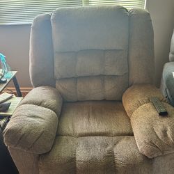 Only 2 Week Old Manual Ashley Recliner 