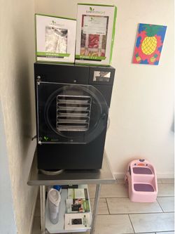 Medium Harvest Right Freeze Dryer