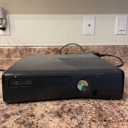 Xbox 360 w/ Controller 