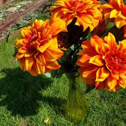 ARTIFICIAL FLORAL DISPLAY